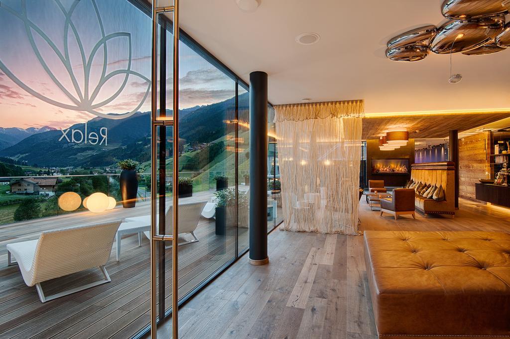 Amonti Wellnessresort Cadipietra Esterno foto