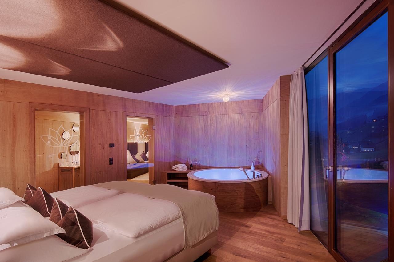 Amonti Wellnessresort Cadipietra Esterno foto