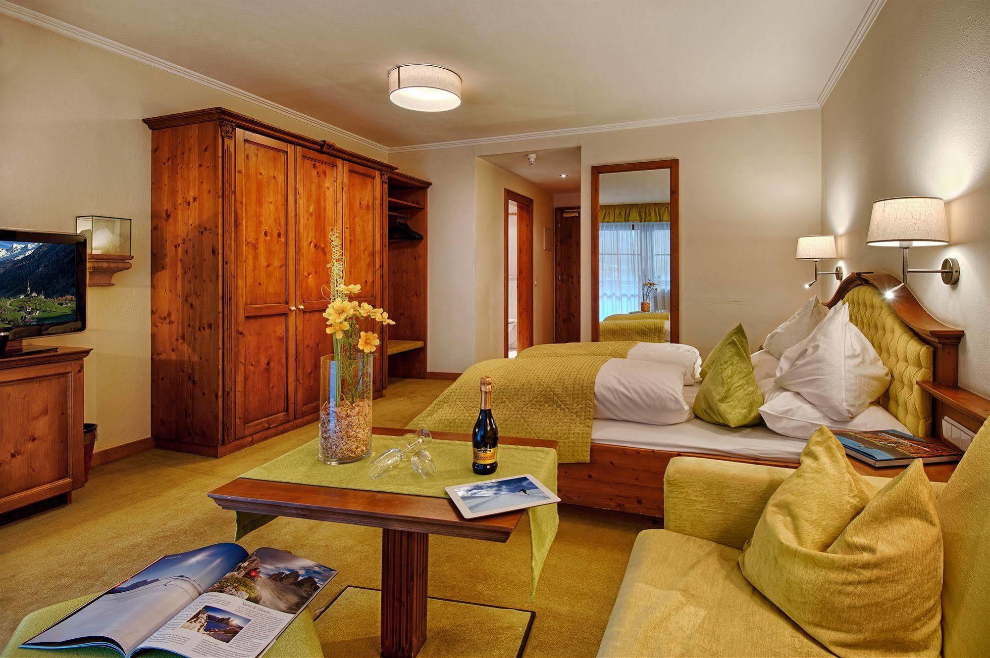 Amonti Wellnessresort Cadipietra Esterno foto
