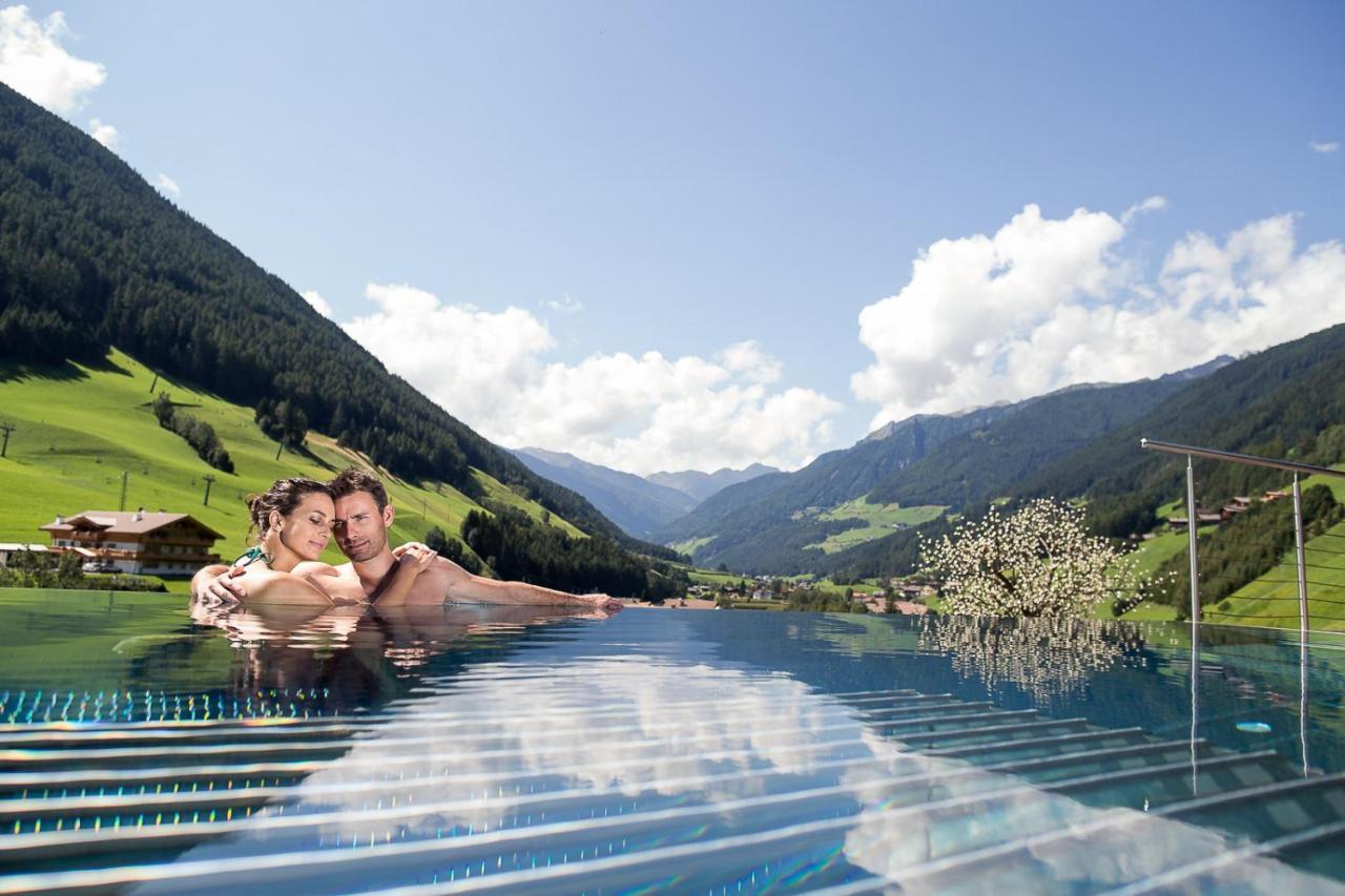 Amonti Wellnessresort Cadipietra Esterno foto